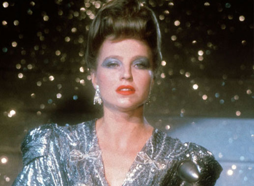 Die Barsängerin Willie Bunterberg (Hannah Schygulla) wird mit dem Soldatenlied "Lili Marleen" zum Star. Bild: Sender