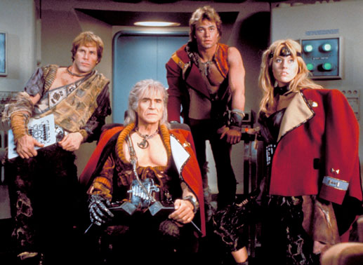 Der gentechnisch optimierte &Uuml;bermensch Khan (Ricardo Montalban) tyrannisiert seine Anh&auml;nger und will sich an Captain Kirk r&auml;chen. Bild: Sender/Paramount