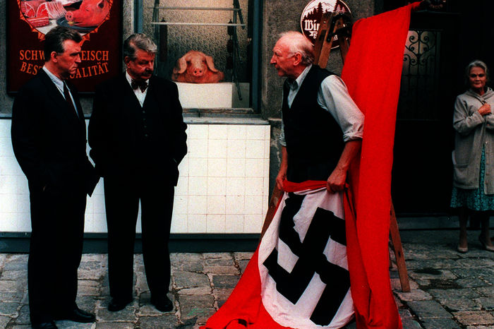 Heinz Marecek (Dr. Rosenblatt), Heinz Petters (Bruder von Hatzinger), Karl Merkatz (Karl Bockerer), Ida Krottendorf (Binderl Bockerer). Bild: Sender / epo-film