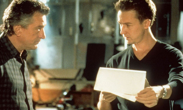Der alternde Meisterdieb Nick Wells (Robert De Niro) muss für seinen letzten großen Coup mit dem jungen, hitzköpfigen Jack Teller (Edward Norton) zusammenarbeiten. Bild: Sender / Phillip V. Caruso