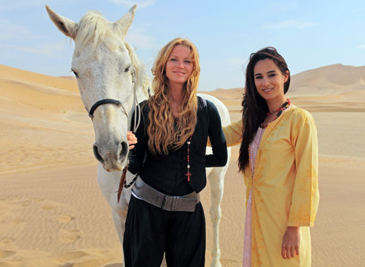 Blond (Esther Schweins) und schwarz (Asli Bayram) vertragen sich diesmal besonders gut. Bild: G&uuml;nther Pichlkostner / ORF