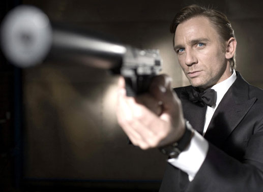 Bond's (Daniel Craig) Meinungsverst&auml;rker. Bild: Sender