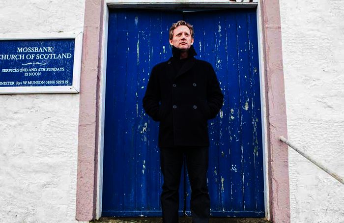 Unter erschwerten Bedingungen muss Detective Inspector Jimmy Perez (Douglas Henshall) einen Mord in seinem Heimatort aufkl&auml;ren. Bild: Sender / ARD Degeto / ITV Studios / BBC Scotland / Neil Davidson