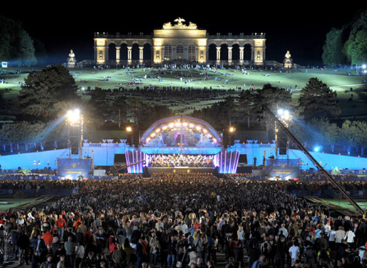 Sommernachtskonzert vor Schloss Sch&ouml;nbrunn. Bild: ORF / Ali Schafler