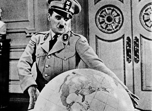 Der Diktator Hynkel (Charlie Chaplin) tr&auml;umt von der Weltherrschaft. Bild: Sender/Tobis