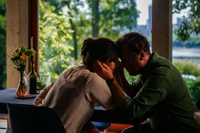 Martina Gedeck (Caroline Binder), Rainer W&ouml;ss (Sebastian Binder). Bild: Sender / Lotus Film / Felipe Kolm