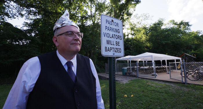 Verschwörungen - Die Wahrheit der Anderen: Pastor Mike Hoggart ist in den USA bekannt als "Ufo-Pastor". Bild: Sender / ZDF / Dave Rutherford.